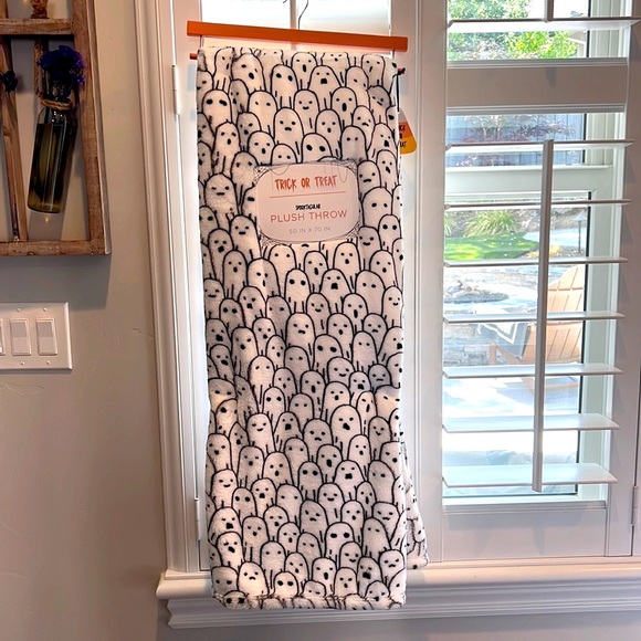 Other - NWT Trick Or Treat Black And White Ghost Blanket 50x70 New TikTok 👻